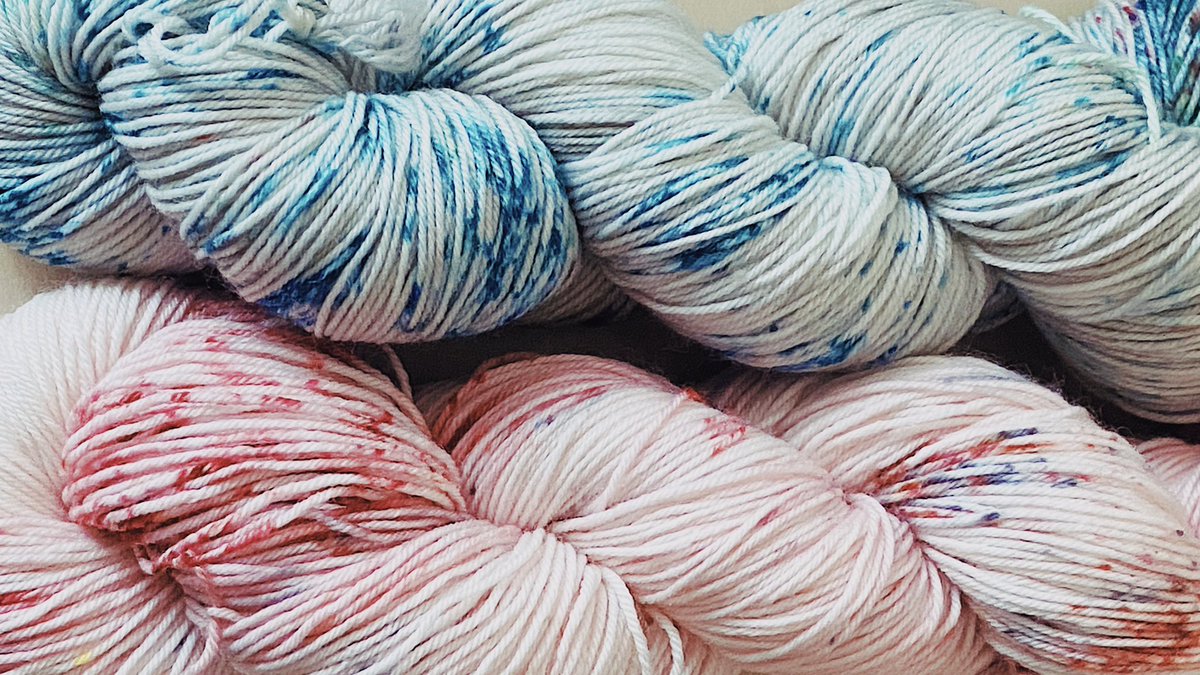 RT이벤트 🎉 #양과말 의 첫 핸드다잉얀

🍭 캔디케인 민트 (위)
🍬 캔디케인 베리 (아래)

🧶 양말실 / 425m / 100g
🐑 수퍼워시 메리노 75% / 나일론 25%

추첨을 통해 리트윗하시는 한 분에게 캔디케인 민트 또는 베리 타래 하나를 드려요 (19일 일요일 추첨)