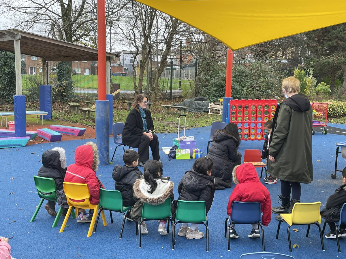 talkwithease's tweet photo. It was so wonderful to deliver our #speechandlanguage #vocabulary workshop this morning @NMandelaSch for @SoundswellSLT. The children really enjoyed the session and the staff were able to practice using lots of strategies! #commentsnotquestions #repetition #makaton #offerchoices https://t.co/WYGK6dynaR