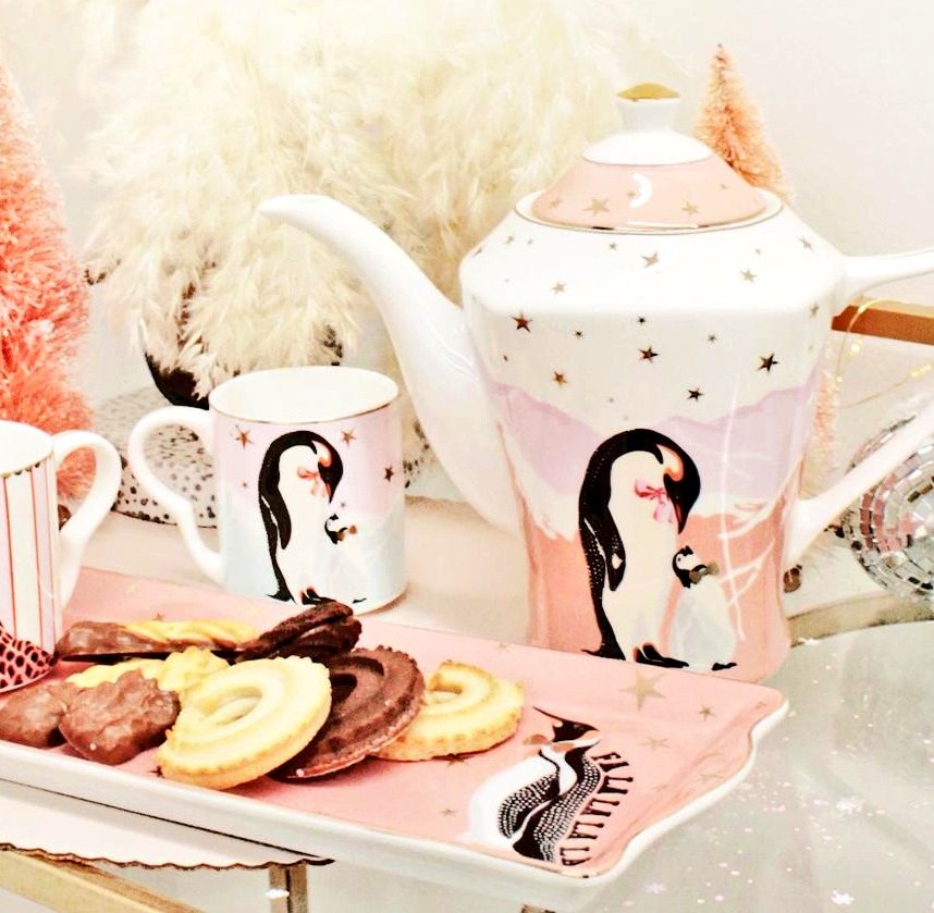 PenguinPatrolUK's tweet photo. 🚨 NEW BRAND IN STOCK 🚨

We've just added the lovely homeware range by @yvonneellenUK to The Penguin Patrol site! 

We'll be adding more penguin themed items from this collection this evening, and you can find the current range here:

🎁🐧➡️ https://t.co/kdDEUXN0Xb https://t.co/psFoyFT6Z5