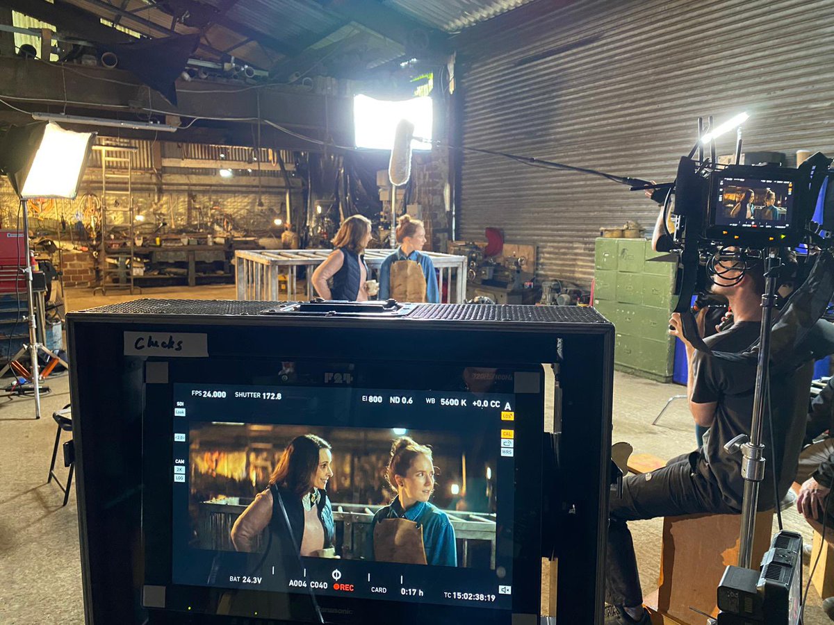 nyomurdi's tweet image. This year I've been gifted some incredible opportunities and I'm grateful for everyone I've worked with, have an open mind towards ambiguity.
Very excited for the future both professionally and personally! 

Merry Christmas + Happy New Year!
#film #sound #soundrecordist #boomop