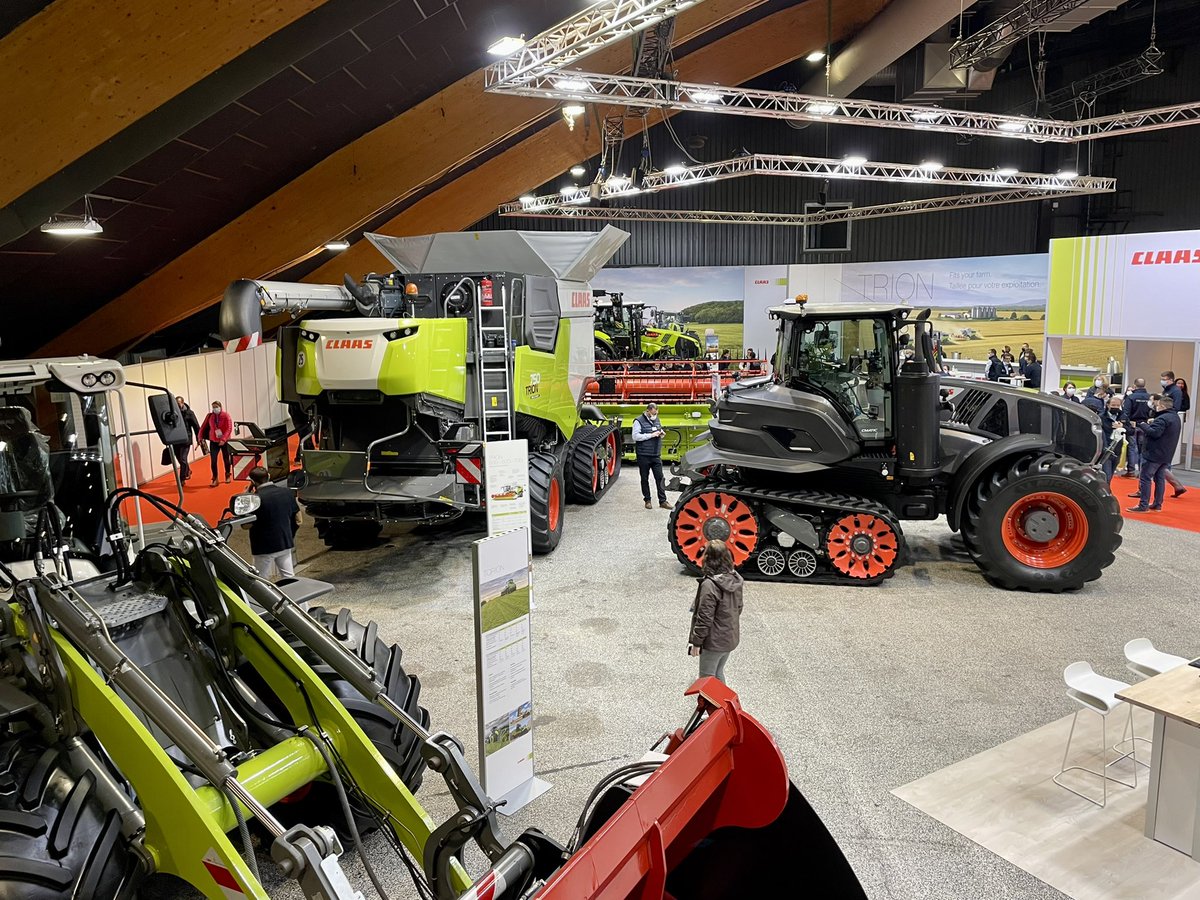 Top départ pour le <a href="/SalondesETA/">SalondesETA</a> 💪 Les équipes #CLAAS donnent RDV aux #professionnels des travaux #agricoles sur le stand 090 au parc des expositions à Tours. Le salon est ouvert au public jeudi, n’hésitez pas à nous rendre visite.. et à nous suivre sur nos réseaux sociaux !