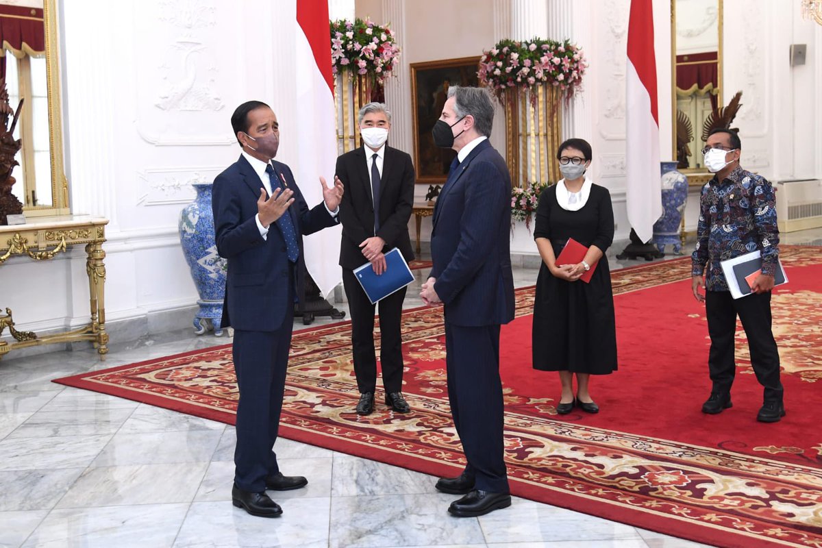 Yesterday, I accompanied President @Jokowi in receiving courtesy call of US State Secretary Antony Blinken (13/12). 

President Jokowi spoke on strengthening cooperation on trade &amp; investment, infrastructure, health &amp; also in the framework of G20 between Indonesia and the US 🇮🇩🇺🇸
