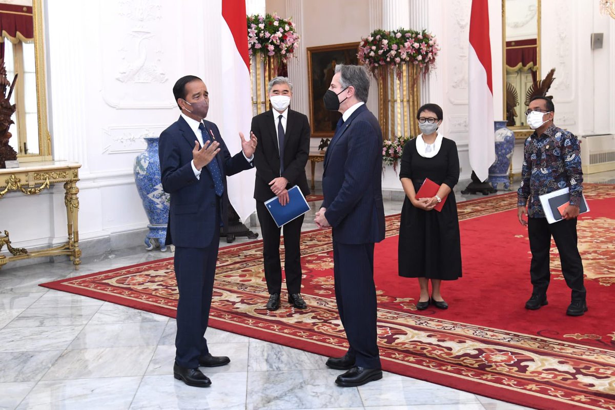 Yesterday, I accompanied President @Jokowi in receiving courtesy call of US State Secretary Antony Blinken (13/12). President Jokowi spoke on strengthening cooperation on trade & investment, infrastructure, health & also in the framework of G20 between Indonesia and the US 🇮🇩🇺🇸