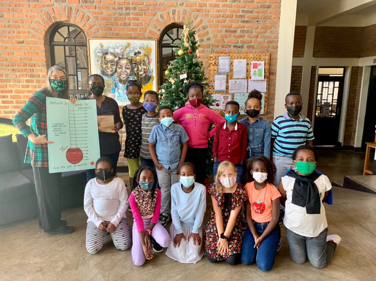 MusanzeDistrict's tweet image. @MusanzeDistrict
ikomeje gushimira Abafatanyabikorwa bayo.Ubu, Ishuri rya @VVAMusanze @MatayoinRwanda 
rishyikirije V/M @kamaxelle umusanzu watanzwe n'Abanyeshuri baryo bishyurira Mituweli abantu 121.@RwandaLocalGov @Rwanda_Edu @RwandaHealth
@RwandaNorth @ramuli_janvier @AMpuhwe