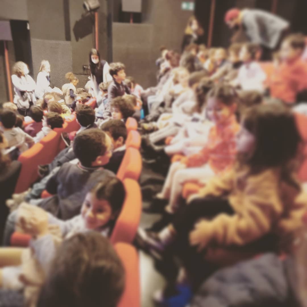 asmaacid's tweet photo. Pour clore l'année 2021 en beauté et permettre aux enfants de vivre une expérience de cinéma collective, nous avons assisté à la projection d'une série de courts-métrages de Noël à l'institut français 🎥 

📍@GSLMOSUI - Mers Sultan
@mlfmonde #TeamMaternelle #TeamPE @Mlfpedagogie https://t.co/KBA3xQ8S8n