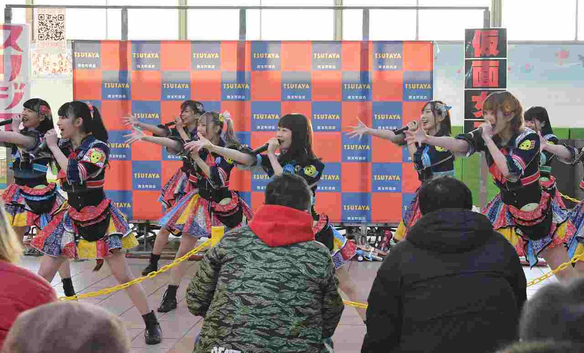 Ban0528's tweet photo. 2021-12-12 町田ターミナルプラザ市民広場 仮面女子&スリジエ合同インストアイベント 15時の部
#POPPINGSUMMER
#仮面女子
#スチームガールズ
#橋本友梨英 https://t.co/MBe5qeA3Xi