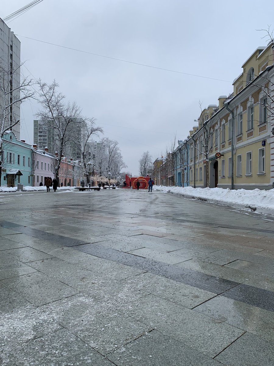 wladooha's tweet photo. Хочу посмотреть интервью, на котором московский рабочий рассказывает, какие именно указания по укладке плитки им даёт начальство, чтобы уже через год нужно было всё менять https://t.co/4SzHxI1gHa