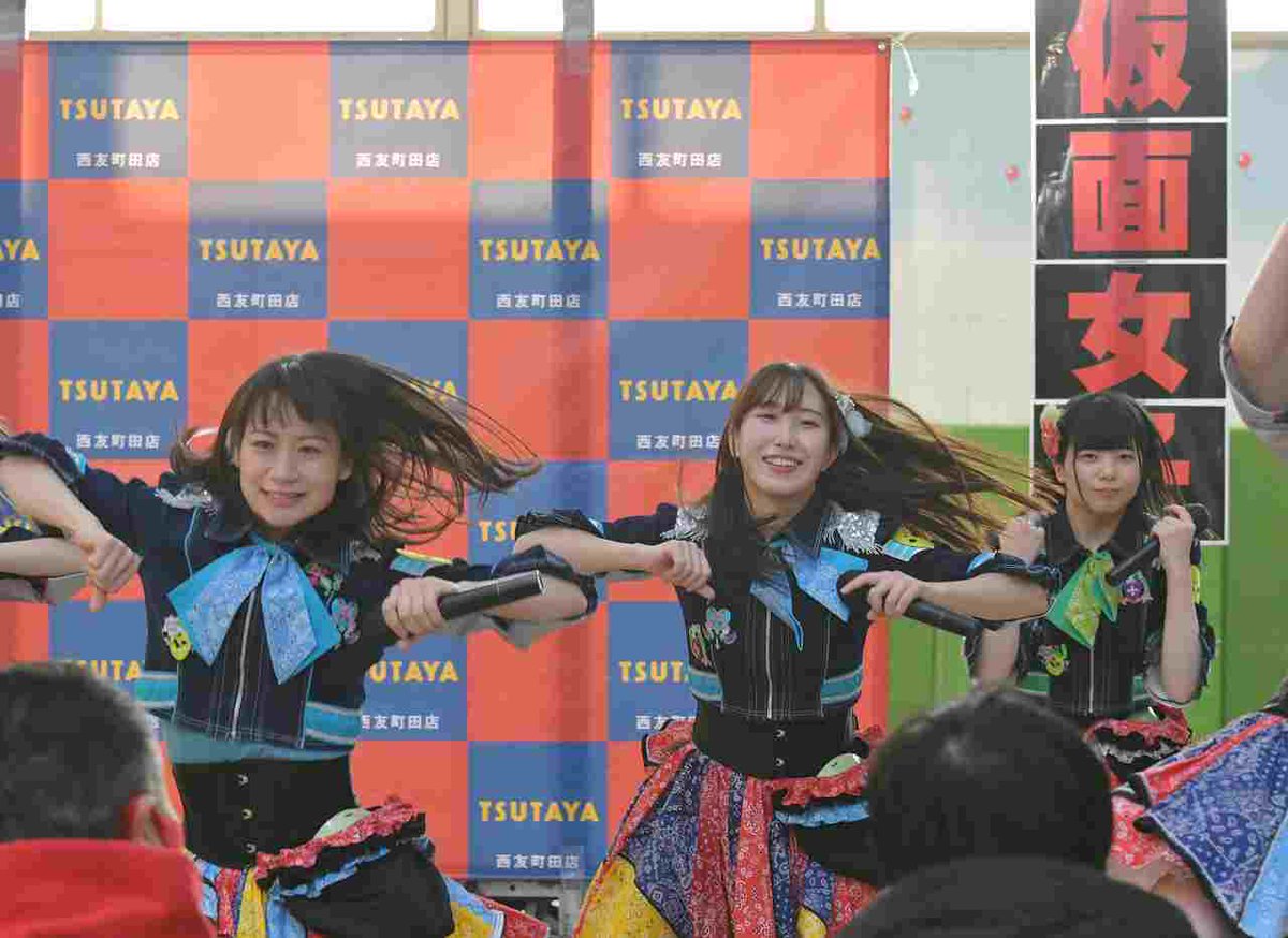 Ban0528's tweet photo. 2021-12-12 町田ターミナルプラザ市民広場 仮面女子&スリジエ合同インストアイベント 15時の部
#POPPINGSUMMER
#仮面女子
#スチームガールズ
#橋本友梨英 https://t.co/LDH0fXyOqh