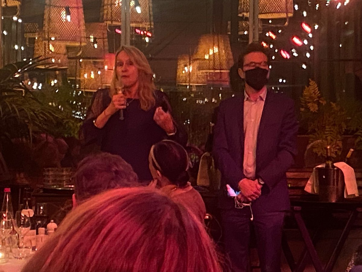 PatrickPessis's tweet photo. Ambiance formidable au Dîner de Noël des adhérents et sympathisants Républicains  #lr9206 autour de nos députés #ConstanceLeGrip et #GeoffroyDidier. Tous unis pour porter #ValeriePecresse à l’Elysée !!! @avecValerie https://t.co/lJprHCYNlB