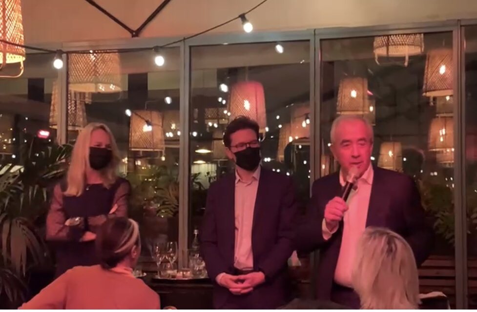 PatrickPessis's tweet photo. Ambiance formidable au Dîner de Noël des adhérents et sympathisants Républicains  #lr9206 autour de nos députés #ConstanceLeGrip et #GeoffroyDidier. Tous unis pour porter #ValeriePecresse à l’Elysée !!! @avecValerie https://t.co/lJprHCYNlB