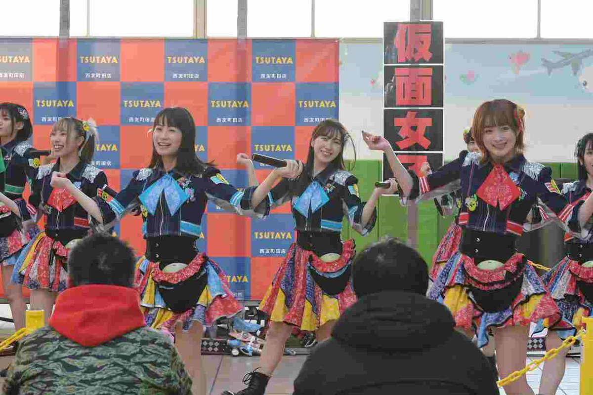 Ban0528's tweet photo. 2021-12-12 町田ターミナルプラザ市民広場 仮面女子&スリジエ合同インストアイベント 15時の部
#POPPINGSUMMER
#仮面女子
#スチームガールズ
#橋本友梨英 https://t.co/ho1NASoHKk