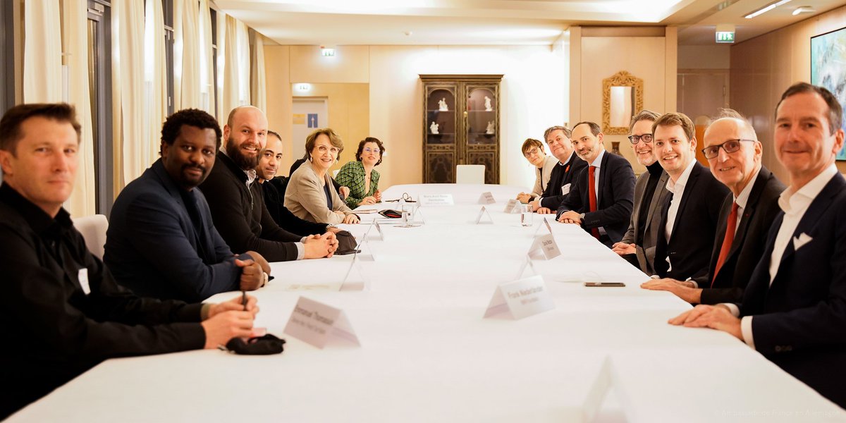 amdescotes's tweet photo. Bei unserem mit @frenchtechbrln organisierten @ScaleUpEuropeEN-Event konnten wir 🇫🇷 und 🇩🇪 Tech-Ökosysteme zusammenbringen. Es hat mich gefreut, @HuberdeauPh, den Generalsekretär der Initiative Scale-Up Europe, zu begrüßen. Ein Abend voller lebhafter Diskussionen und Debatten! https://t.co/z9btqFKSTq