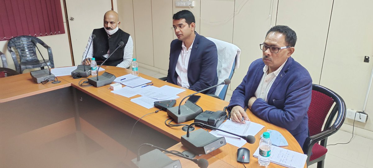 विहान आवासीय विद्यालयों के वार्डेन के साथ बोर्ड सचिव डॉ विपिन कुमार जैन साहब की अध्यक्षता में समीक्षा बैठक संपन्न हुई ।
@upbocboard <a href="/myogioffice/">Yogi Adityanath Office</a> <a href="/LabourMinistry/">Ministry of Labour & Employment, GoI</a> <a href="/UPLABOURDEPT/">Labour Commissioner Office UP</a>
