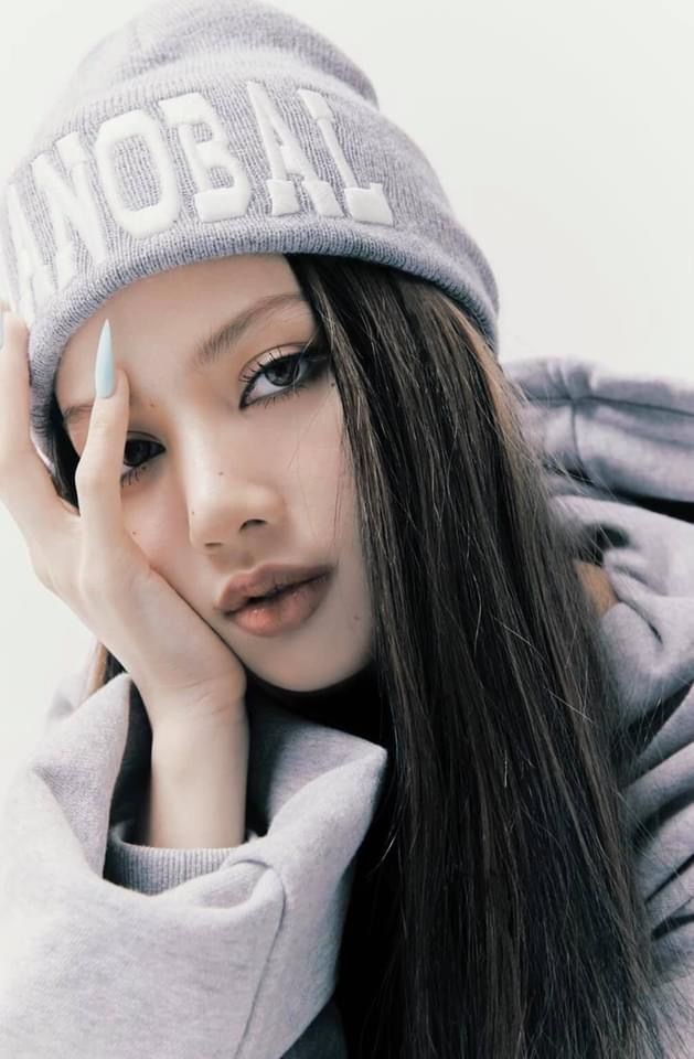 bangsoul13's tweet photo. LALISA.                    LACHIBOLALA https://t.co/ZZlyUkVeg6