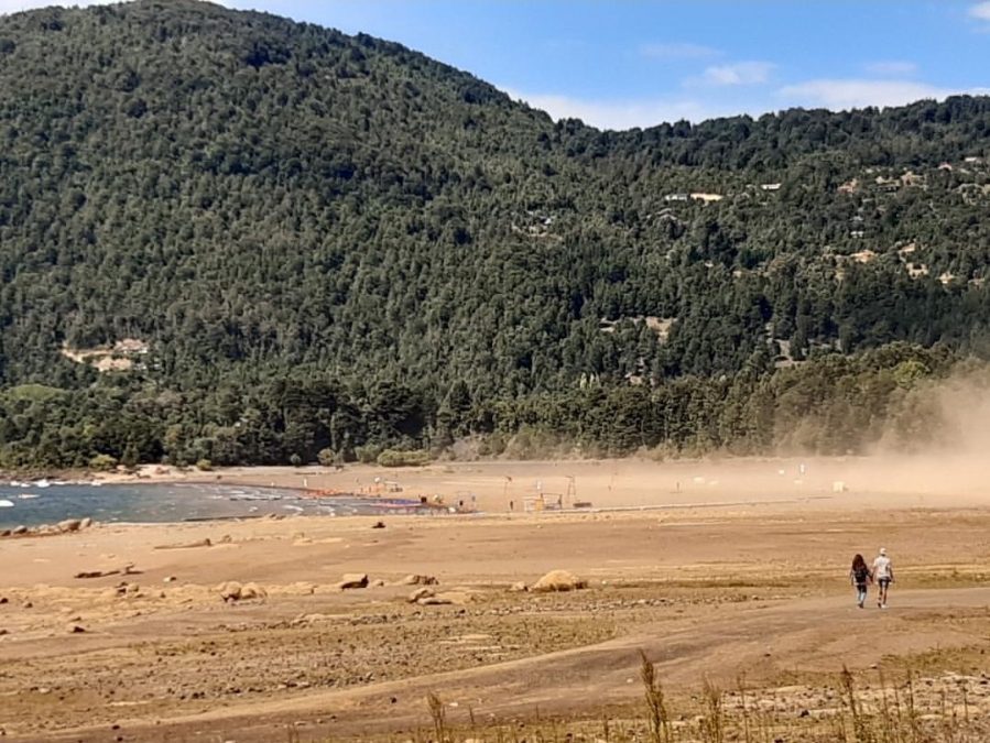 Latifundista estaría detrás de sequía de Lago Caburgua: desvió un brazo entero del río Trafampulli ▶ bit.ly/3DT4ijI