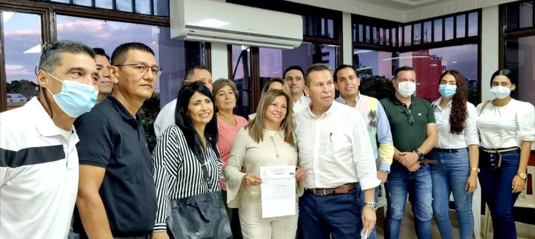 soyalexandrator's tweet photo. Soy una mujer que representa la equidad y el liderazgo, a partir de hoy me abro camino a la Cámara de Representantes por el @CeDemocratico
¡Dios nos acompaña en este camino!
"porque en el Huila todos merecemos honestidad y gestión"
#LaToro #VoteCD104 https://t.co/BvzSiwk6vO