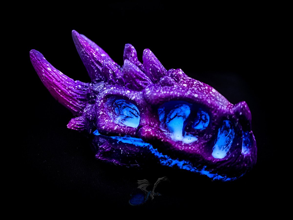 owllyn_workshop's tweet photo. Now available in my Etsy shop ;3

#skulls #handmade #fantasy #craft #sculpture https://t.co/P7W70nKZgN