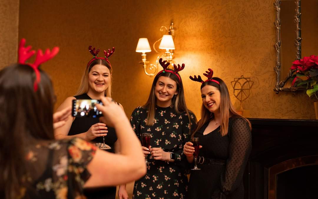 ✨SHARES GREATLY APPRECIATED✨

We have had a large party cancelation for this Friday the 17th of December.

So we now are able to open our restaurant so that guests can enjoy SEVEN at Balbirnie.  Book NOW 

dishcult.com/restaurant/the…

Love Balbirnie x