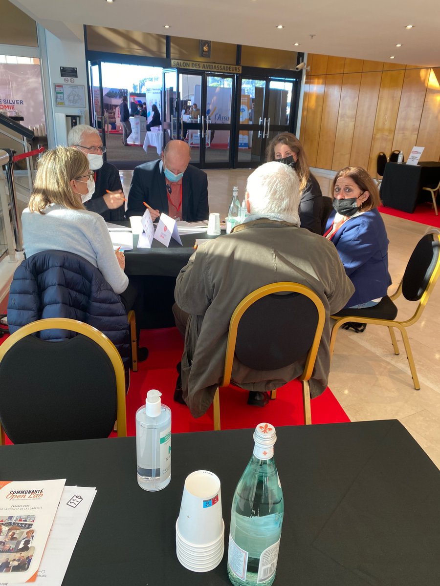 SilverValley_'s tweet photo. Sessions de #ConceptCrash au Festival @SilverEco_Fr avec @HelloArtUp #BequillesDuCognitif #Emotivi #LaFermeMedicale #SpanWay et les seniors invités par notre partenaire @MFPmutualite. 
De beaux échanges et co-construction intergénérationnelle pour des innovations utiles pour tous https://t.co/JvekODSaZq