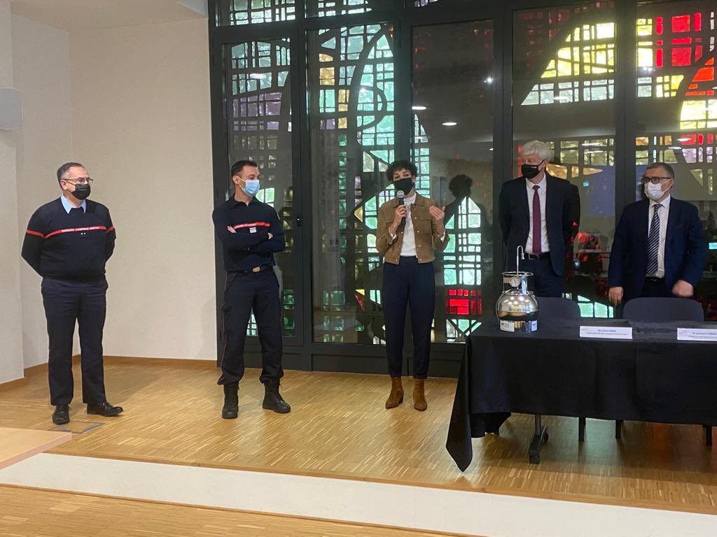 LeMenerDom's tweet photo. A l’issue du Conseil d’administration du @SDIS_72 j’ai eu le plaisir de signer la convention de partenariat pour l’analyse d’air ambiant en situation incidentelle ou accidentelle avec @airpl_org qui met à disposition les canisters #Sarthe https://t.co/qpCxLVTs7U