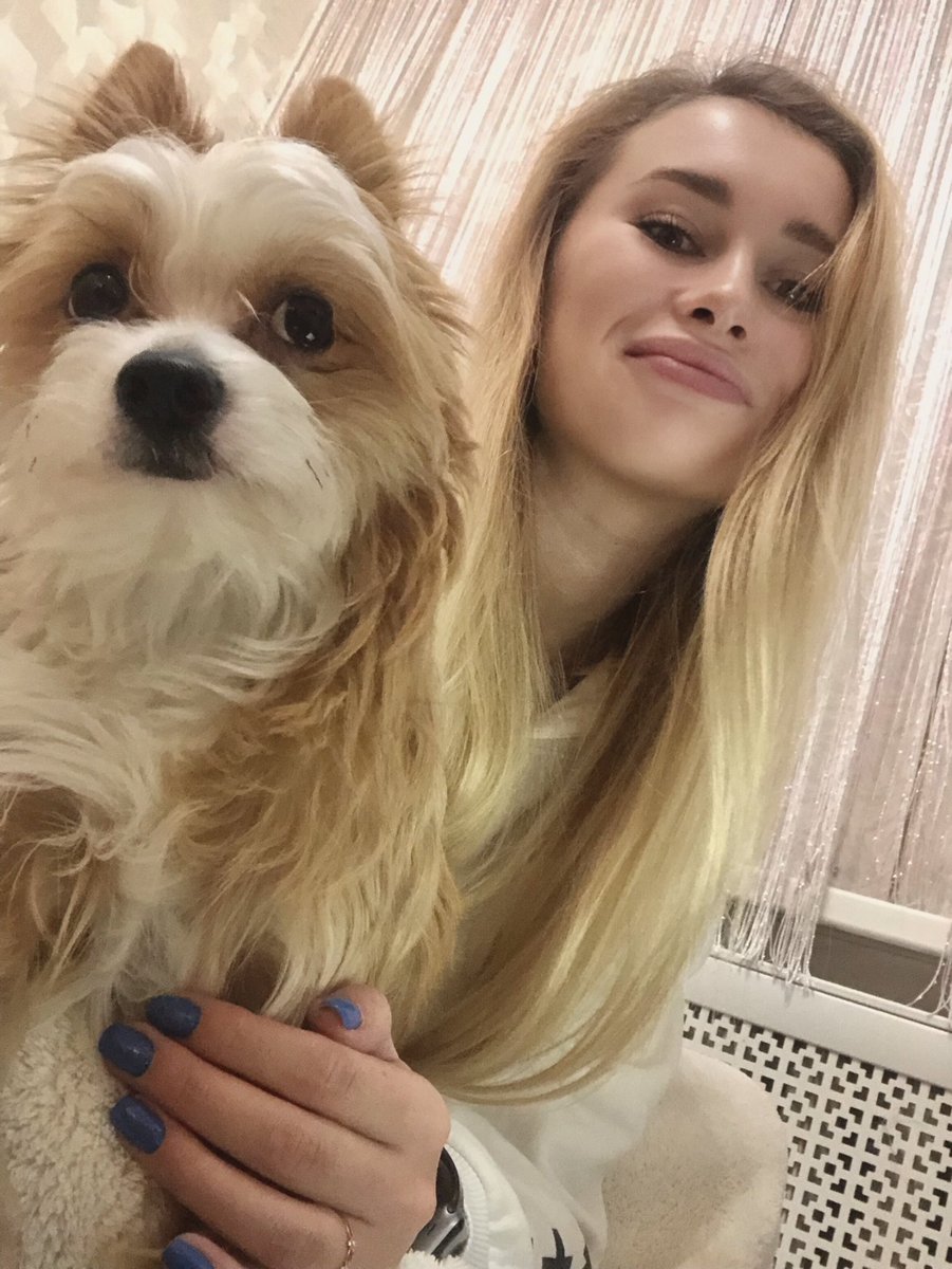 IntrAria's tweet image. Похожи?) 
Отмечать НГ будем в таком же составе… походу