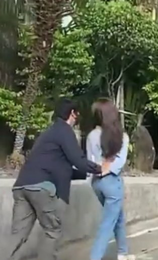chandriadb's tweet photo. notice how belle hold donny's hand na nasa may ulo niya, and how belle hold donny's hand too nong tinulak siya hshs sana all. 

#DonBelle https://t.co/5ZxzgiYqzl