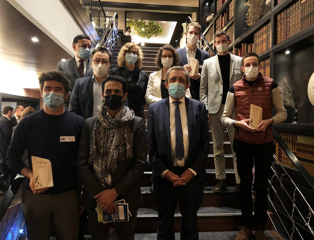 SaintMaloAgglo's tweet photo. La remise des prix du concours « @EtoCreateurs  » s’est déroulée hier soir en présence des représentants des 30 candidats, des 45 partenaires de l'opération et de ses 3 coorganisateurs.
🏆 4 prix ont été décernés + 1 prêt d'honneur attribué : 
https://t.co/MYCJsuVZkp https://t.co/BnU6NB4Xy5