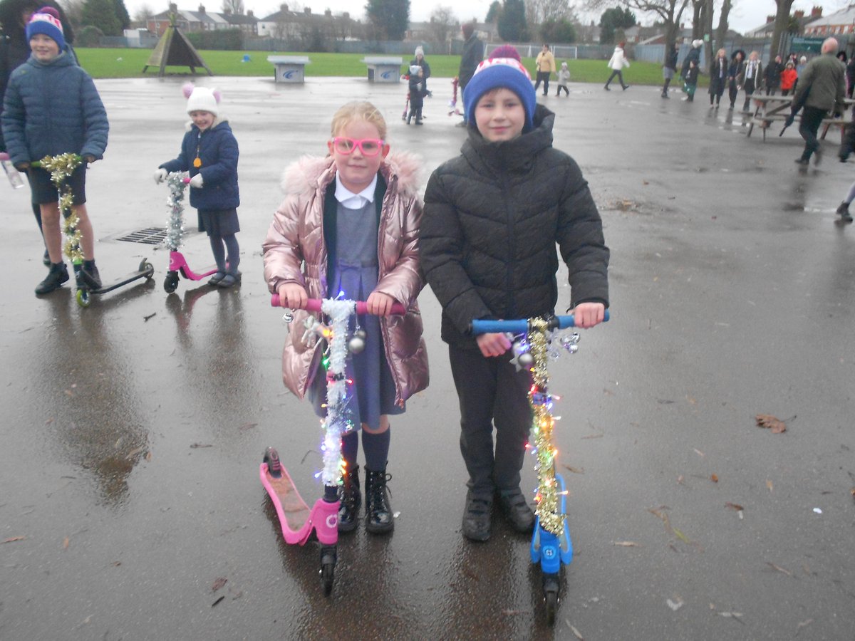 PenshurstSchool's tweet photo. ☔️The rain didn't put off @PenshurstSchool children from taking part in 'Bling your Bike'.🚵 It was great to see so many families joining in and enjoying a hot chocolate treat ☕️ https://t.co/6Ww2eYltPS