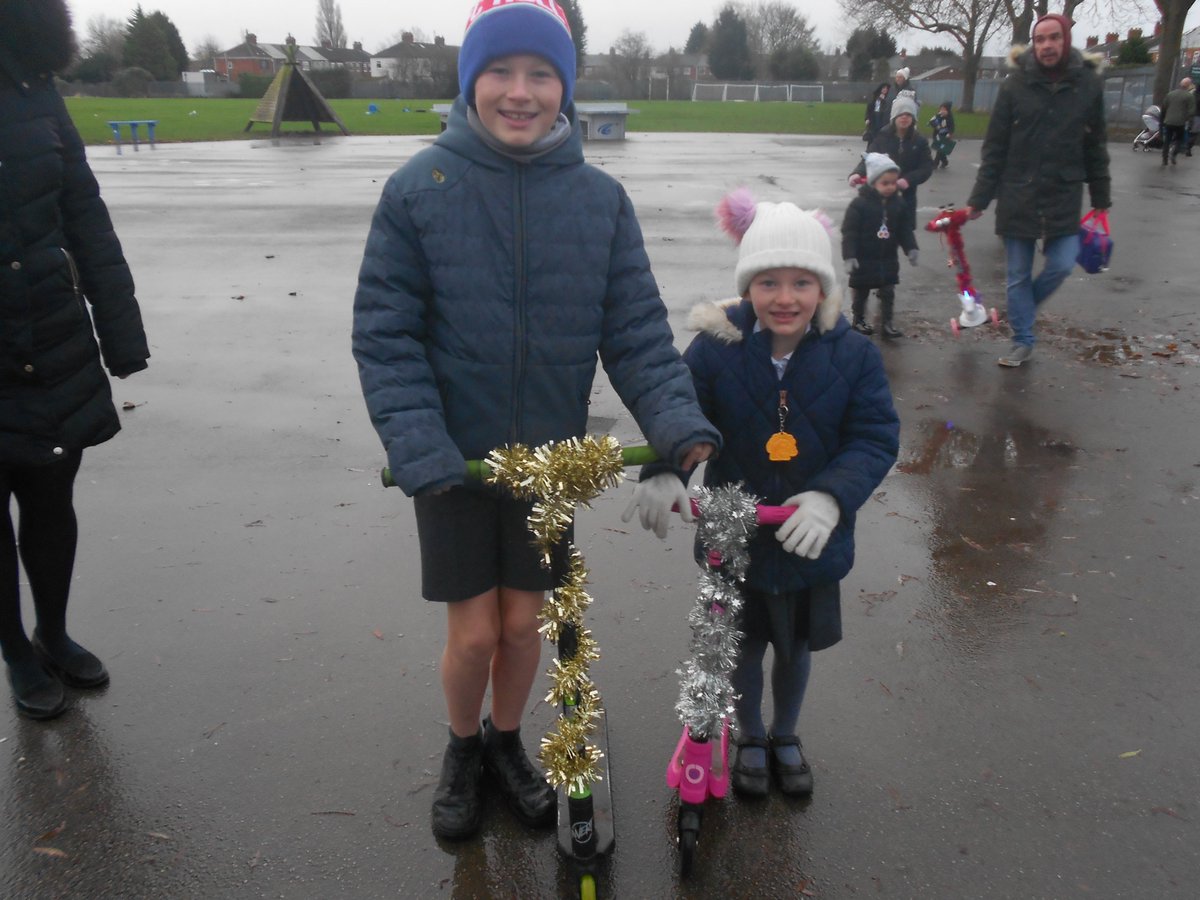 PenshurstSchool's tweet photo. ☔️The rain didn't put off @PenshurstSchool children from taking part in 'Bling your Bike'.🚵 It was great to see so many families joining in and enjoying a hot chocolate treat ☕️ https://t.co/6Ww2eYltPS