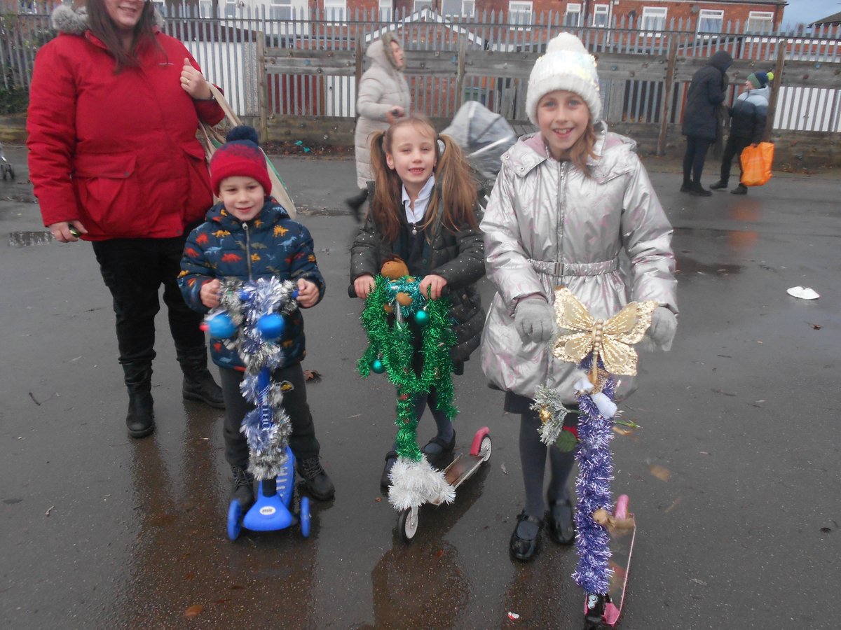 PenshurstSchool's tweet photo. ☔️The rain didn't put off @PenshurstSchool children from taking part in 'Bling your Bike'.🚵 It was great to see so many families joining in and enjoying a hot chocolate treat ☕️ https://t.co/6Ww2eYltPS