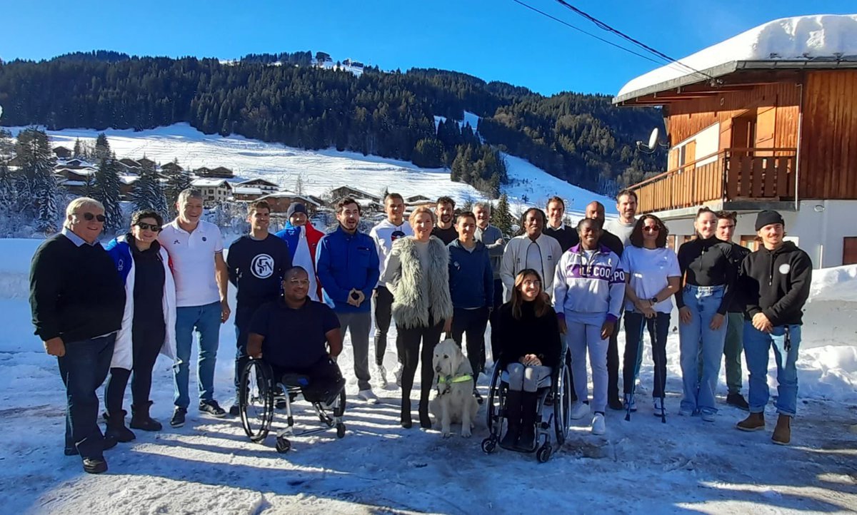 microsdor's tweet photo. Ils sont bien arrivés. Merci à la présidente Clarisse Agbegnénou d’être cette année avec nous. #jury #microsdor @Morzine 👏👏 https://t.co/2vKL0WWLOL