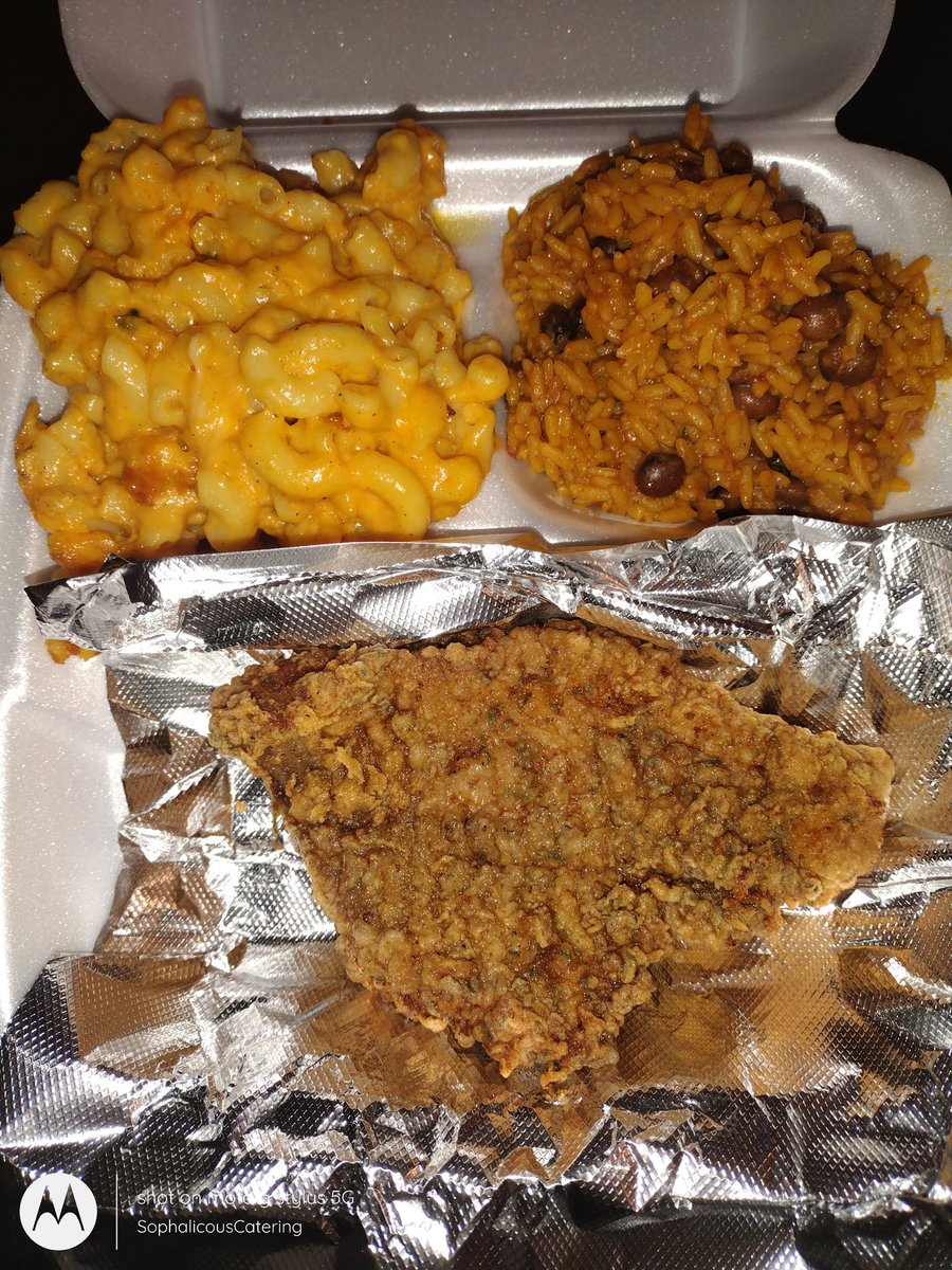 SophalicousC's tweet photo. #friedcatfish #cracmac&amp;cheese #ricebeans #cheflife #NYC #Queens #catering https://t.co/XjflgWvan2