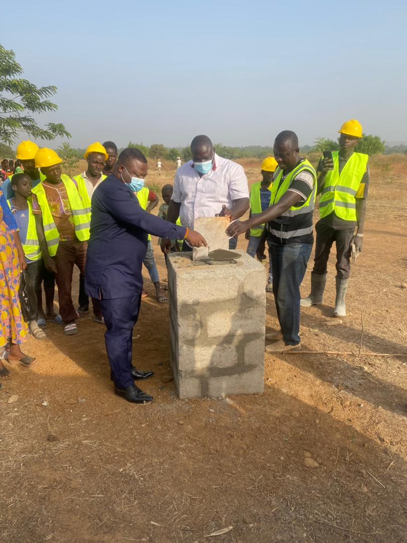 FongtoOfficiel's tweet image. La FONGTO a pris part à la pose des premières pierres de construction de deux écoles à Toutougou et Madjikpeto les 03 et 10 décembre 2021, activité du programme Nunya Togocom qui est un volet programme RSE du groupe TOGOCOM. 

#fongto #togocom #nunya #Togo