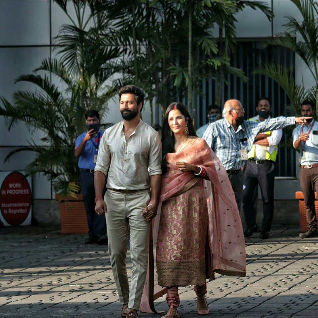 btowndiaries's tweet photo. #katrinakaif &amp; @vickykaushal09 are back in Mumbai post marriage as they get snapped at Private Airport 🥺♥️ 
#vickat #katrinakaif #vickykaushal #vickatwedding https://t.co/xFHeursk6a
