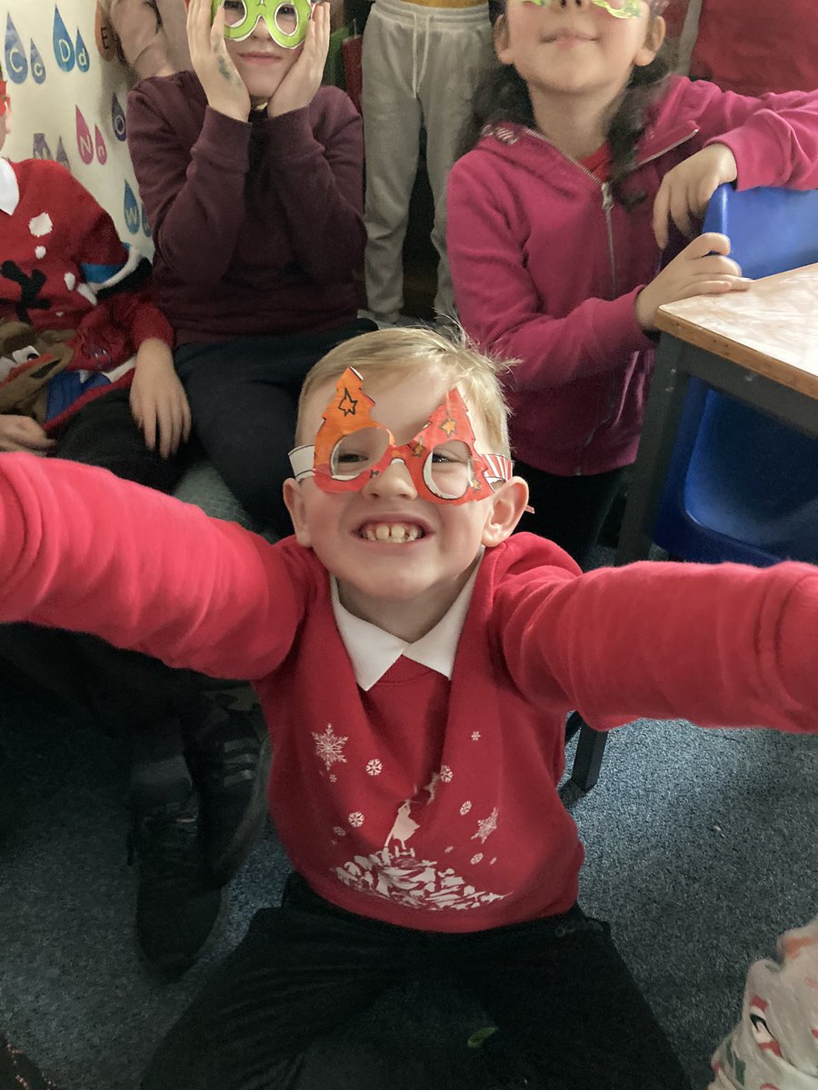 MissBinnieP1B's tweet photo. We made some Christmas glasses for our Christmas lunch! What do you think? 😎🌲 https://t.co/BCAgsJxEhx