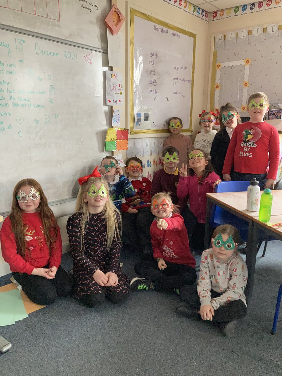 MissBinnieP1B's tweet photo. We made some Christmas glasses for our Christmas lunch! What do you think? 😎🌲 https://t.co/BCAgsJxEhx