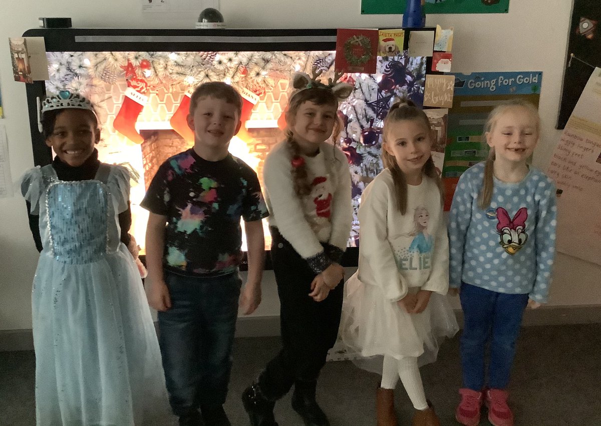 OABroadoak's tweet photo. The children in 1LW are party ready. #partytime #partyclothes #Y1 https://t.co/lbBOcvxN4z