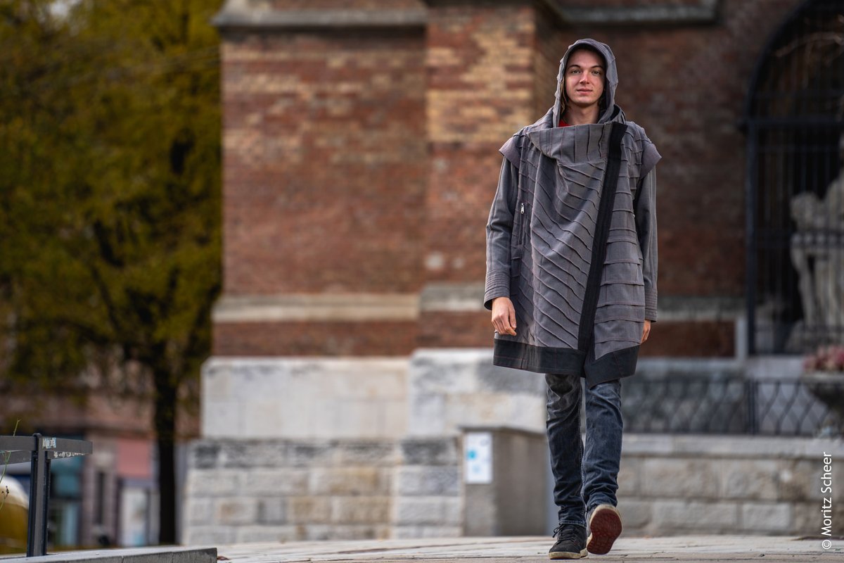 StadthalleWien's tweet photo. Erinnerungen an die schönsten Konzerterlebnisse trägst du im Herzen - und ein Stück #WienerStadthalle nun direkt auf deiner Haut! Die Kollektion #inVienna von "gabarage – upcycling design" bietet Mode aus ehemaliger Dienstkleidung der Wiener Stadthalle. ▶️ https://t.co/FNLAeqZM3r https://t.co/fl2WYBDQnf