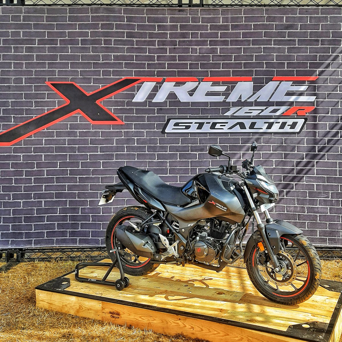 autocarindiamag's tweet photo. Special Feature ➡️@HeroMotoCorp thrilled audiences at @indiabikeweek with a flamboyant show, including the #XDrags #XTracks and its range of exciting motorcycles, gear and apparel. 

Did you catch the #XPulse200 and #Xtreme160RStealth at #IBW2021? https://t.co/qrJdUhTreI