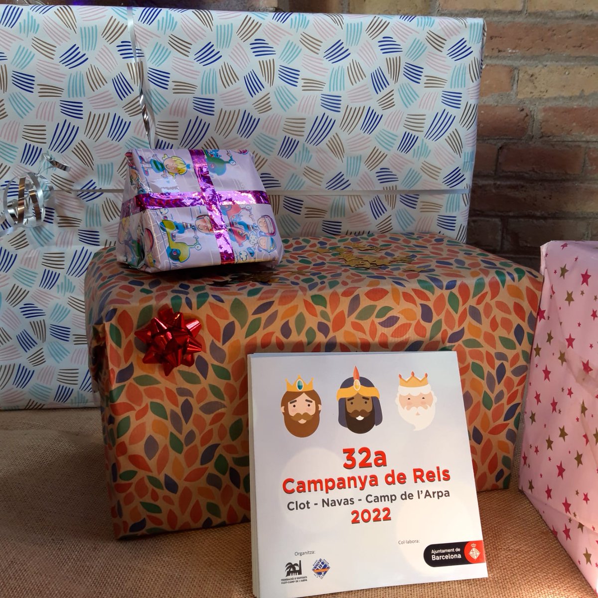 Torna la CAMPANYA DE REIS 🐪👑del Clot-Camp de l'Arpa-Navas que enguany arriba a la 32 ª edició.

A 📌La Farinera recollim joguines NOVES i obsequis per a la gent gran fins el 📅4 de gener  
🎁🎁🎁 

ℹ Consulteu la resta de punts 📌 de recollida
farinera.org/campanya-de-re…