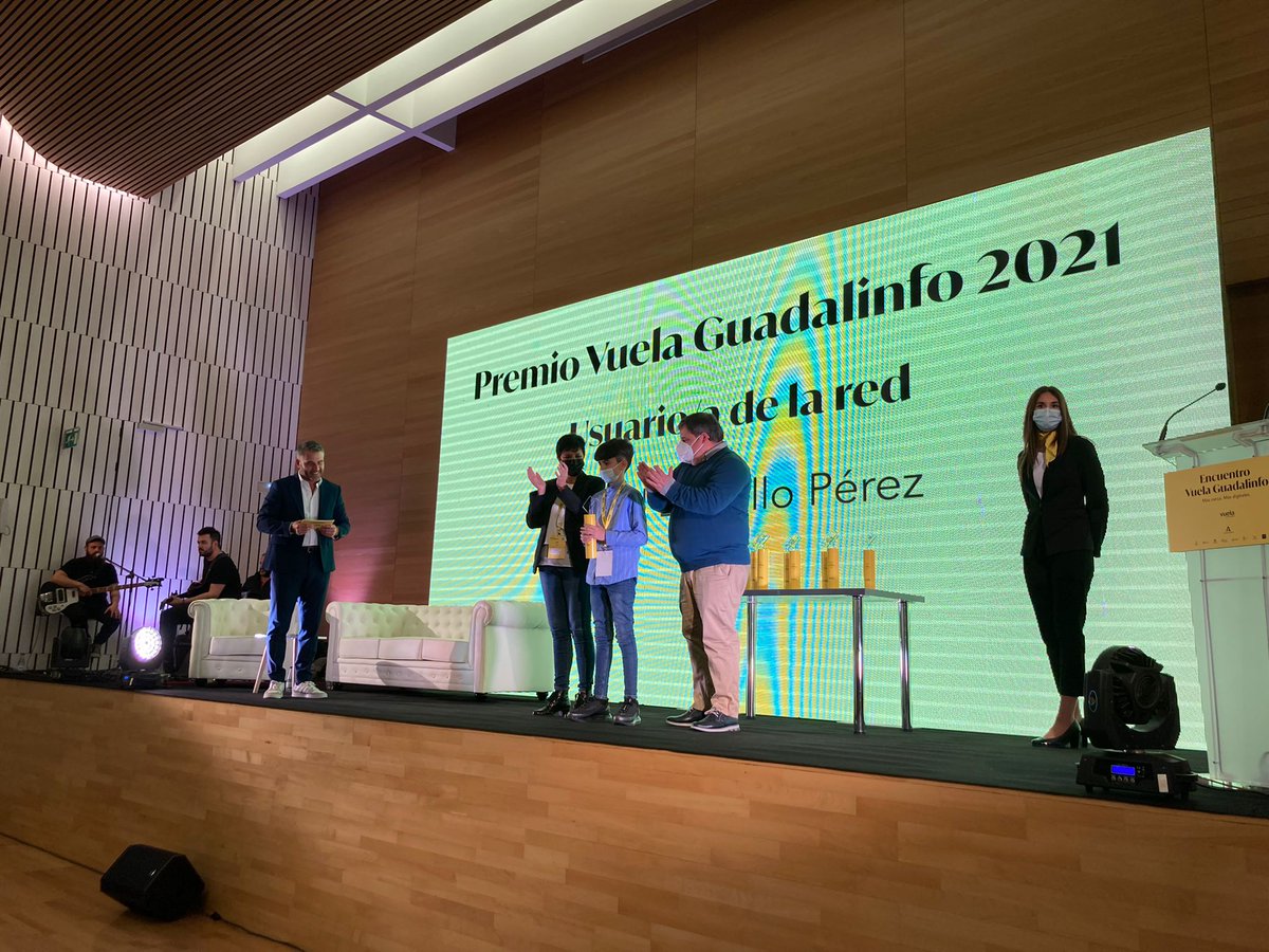 PuntosVuela's tweet photo. Premio Vuela Guadalinfo 2021 al Usuario de la Red: Ismael Esturillo Pérez, monitor de robótica del @CGDurcal #VuelaGuadalinfo21 https://t.co/YPlzwi1NRc