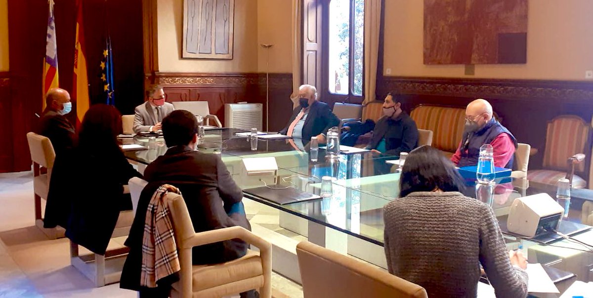 ExteriorsIb's tweet photo. Intensa reunió exploratòria sobre la proposta pilot per a fomentar l’intercanvi entre les #IllesBalears i #Àsia #Pacífic.
Gràcies a la @UIBuniversitat, #ACHINIB, @euafrica, #CònsolRússia i @ces_ib per les vostres aportacions inicials.
Ara, #SomExteriors! https://t.co/TM1cNqPGKL