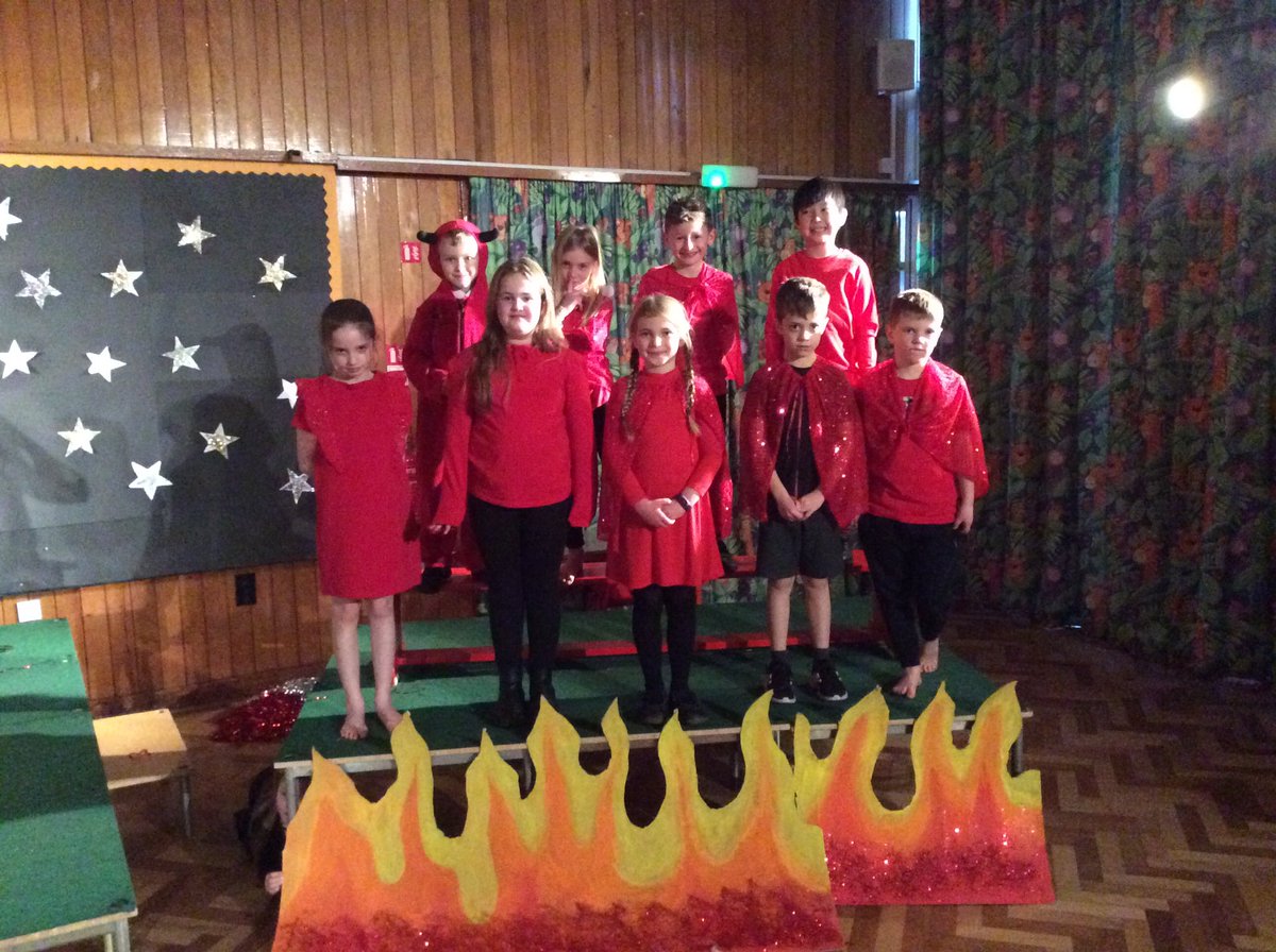 bisphamjy3's tweet photo. We have loved the performances so far and we are all super excited for our final performance tonight! ⭐️⭐️ #nativity #year3 https://t.co/d67vCOB061