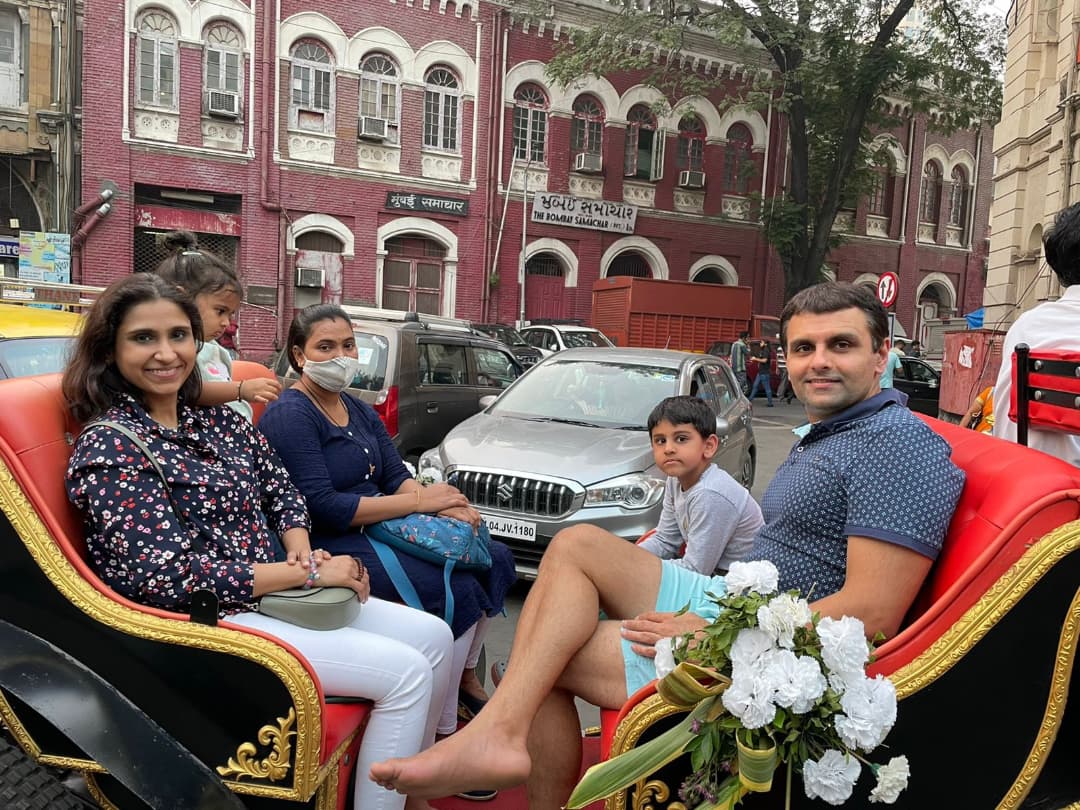 Khaki_Tours's tweet photo. Aditya &amp; Smriti celebrated their wedding anniversary with their two angels Aryan &amp; Naina on our #FortByVictoria. It was a great adventure as they experienced Bombay's heritage with stories from the past &amp; the kids laughed off a funny ice cream incident that once took place. https://t.co/na2xKtG10Y