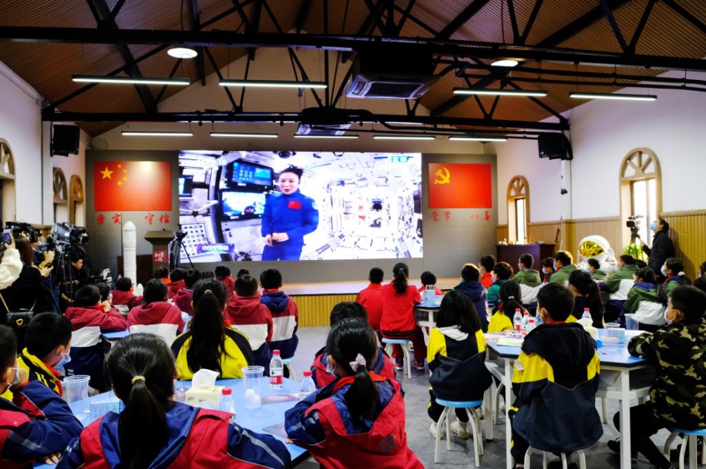 hangzhoufeel's tweet photo. On April, #Zhejiang base of the #HOMEProgram was set up in #Pinghu city. Since then, it spares no efforts in advancing technological cooperation in relation to overseas #talents. Recently, it even launched projects aiming to promote technology among ordinary people. https://t.co/ecgeBZssnB