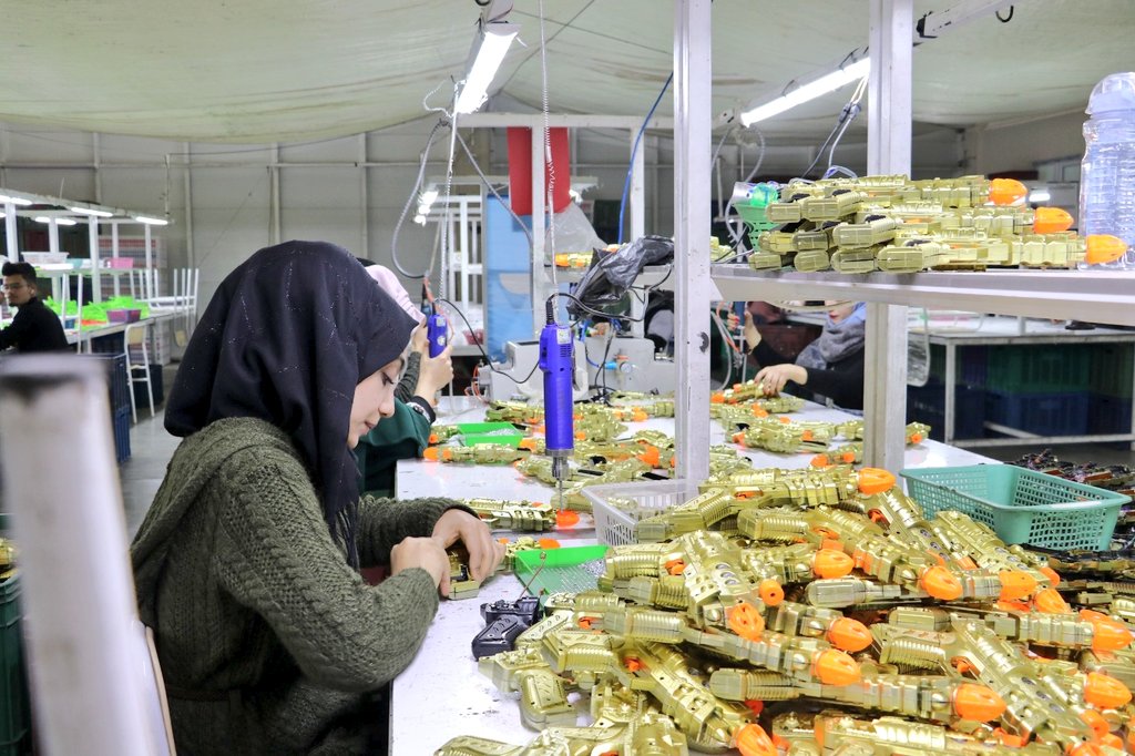 İl Müdürlüğümüz ile Prestij Oyuncak firması arasında Plastik Mamul İmal İşçisi mesleğinde düzenlenen İşbaşı Eğitim Programını yerinde inceleyerek katılımcılar bilgilendirildi. İŞKUR tarafından program süresince 10 katılımcımıza günlük 108,68 TL destek sağlamaktayız.