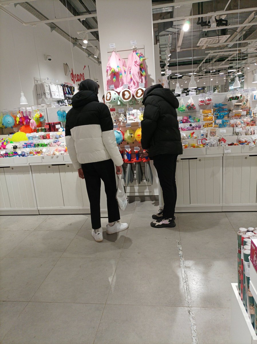 Недавно водила детей в Торговый центр)))