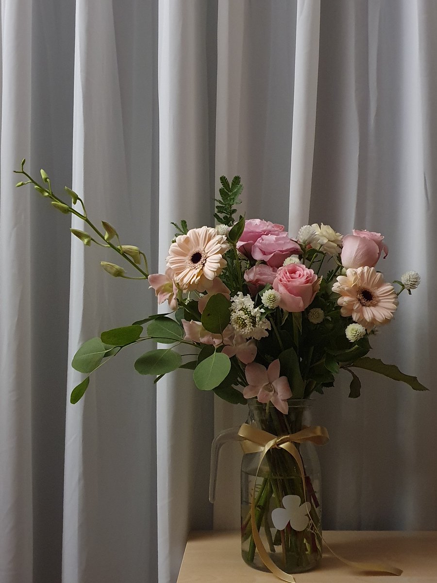 피디님이 주셨던 꽃다발
이 날 사진 오백장 찍었답니다...🥺🌷💕💕