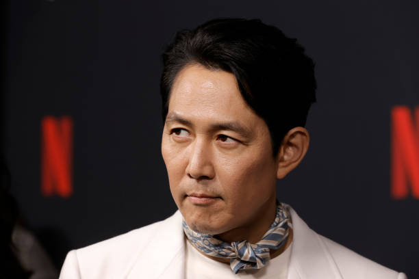 Со джи соп 2021. Ква хви актер. Профессионал своего дела картинки. Работник офиса. Ли джэ ук (lee jae wook).