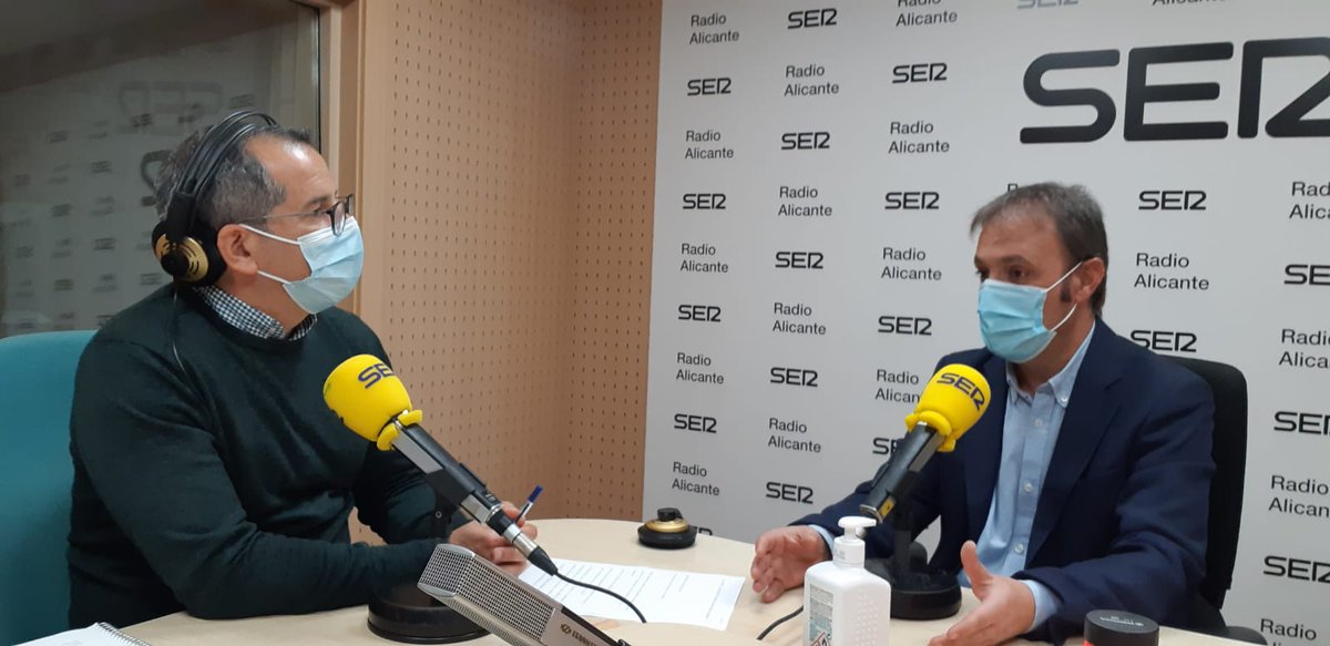 NatxoBellido's tweet photo. Un plaer, com sempre, compartir moments de ràdio amb @CarlosGArcaya en l'entrevista a @radioalicante @HoyPorHoy Alacant. Ha sigut curta, però ens ha donat temps a parlar de moltes coses.
Espere que vos haja agradat 😘
#TransformAlacant⚪🔵 
#PreparemElCanvi💪 https://t.co/90xHpwOhAe